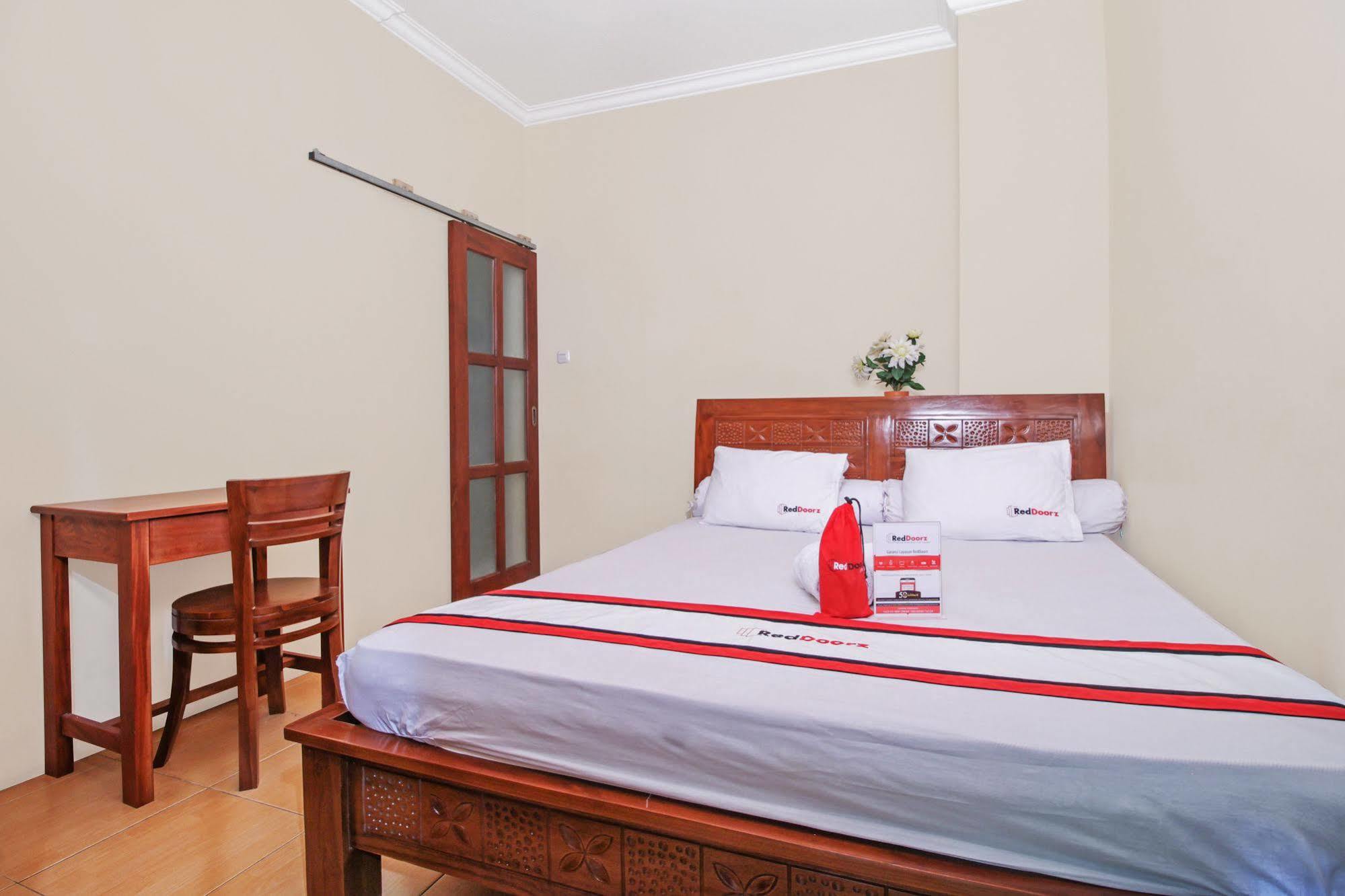 Reddoorz @ Kwitang Hotel จาการ์ตา ภายนอก รูปภาพ