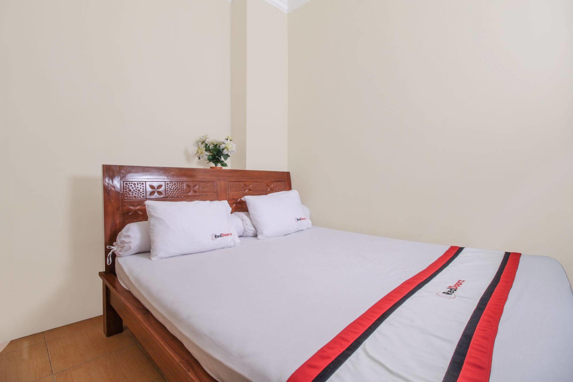 Reddoorz @ Kwitang Hotel จาการ์ตา ภายนอก รูปภาพ