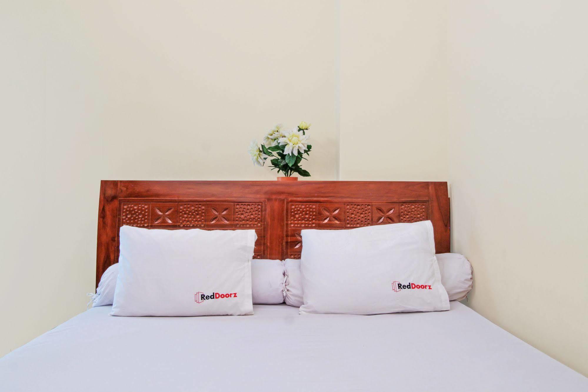 Reddoorz @ Kwitang Hotel จาการ์ตา ภายนอก รูปภาพ