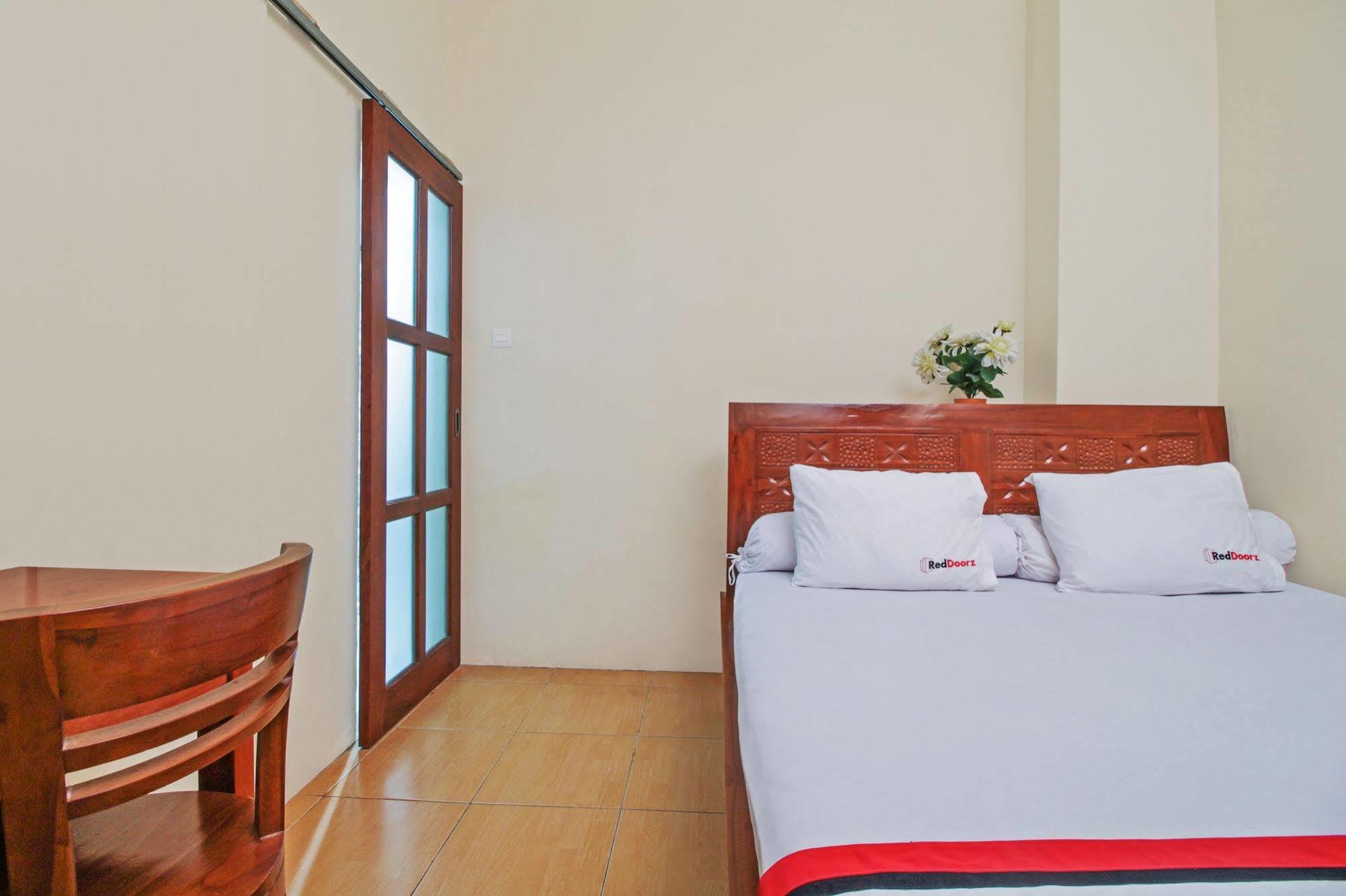 Reddoorz @ Kwitang Hotel จาการ์ตา ภายนอก รูปภาพ