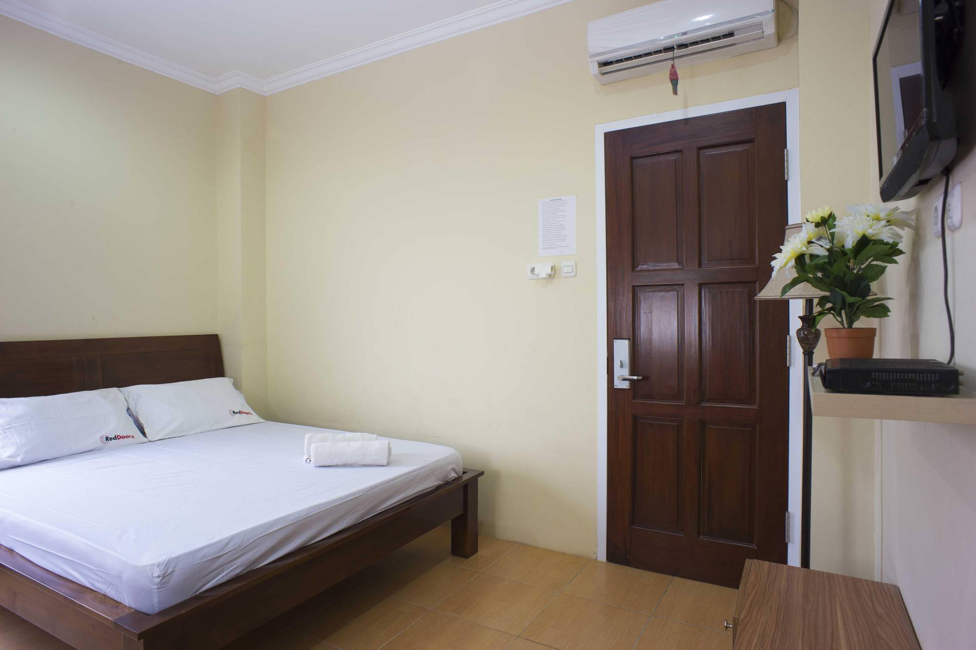 Reddoorz @ Kwitang Hotel จาการ์ตา ภายนอก รูปภาพ